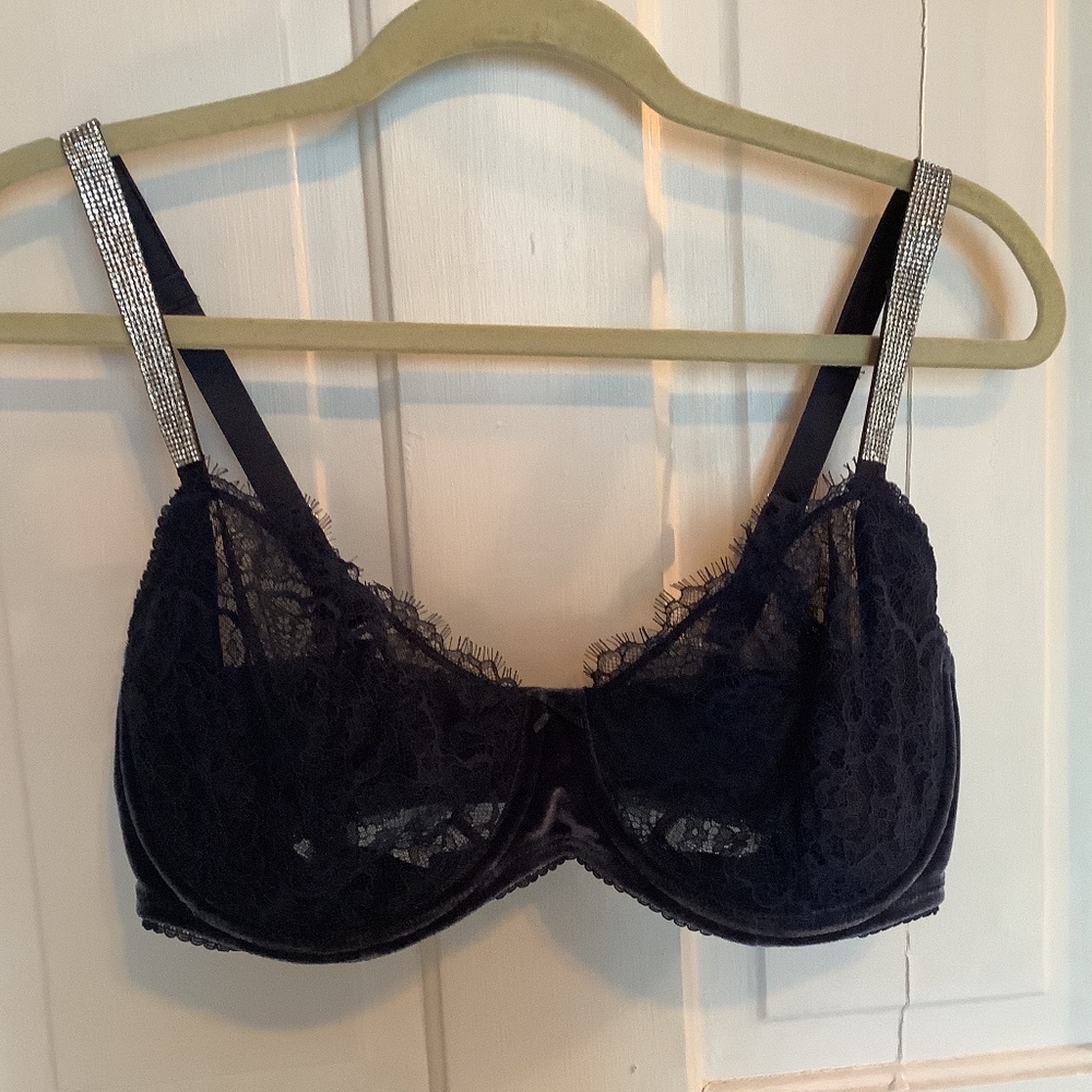 Victoria’s Secret lace underwire bra